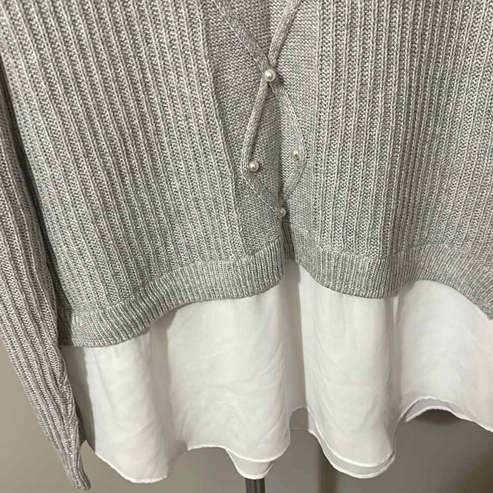 Sz L🇨🇦⭐️NWT RW & CO Camber & Grace Grey Knit Sweater with Pearl Detail - Picture 5 of 10